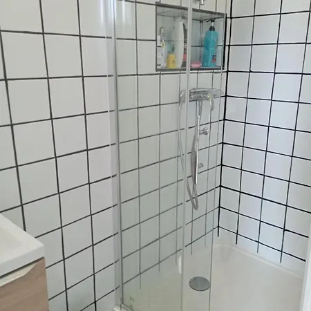 Dom wakacyjny Polo Estate With A River As A Pool Near Saint-emilion *