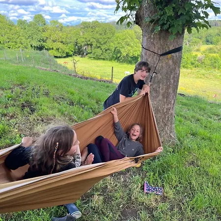 Dom wakacyjny Polo Estate With A River As A Pool Near Saint-emilion *