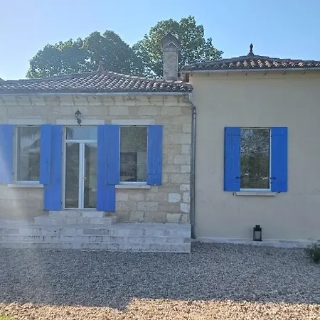 Polo Estate With A River As A Pool Near Saint-emilion Dom wakacyjny *