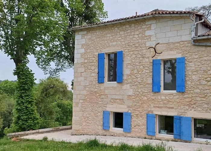 Polo Estate With A River As A Pool Near Saint-emilion * Guîtres